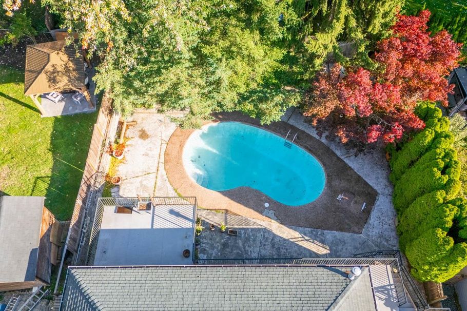 950 Tollcross Road North Vancouver, BC - 31
