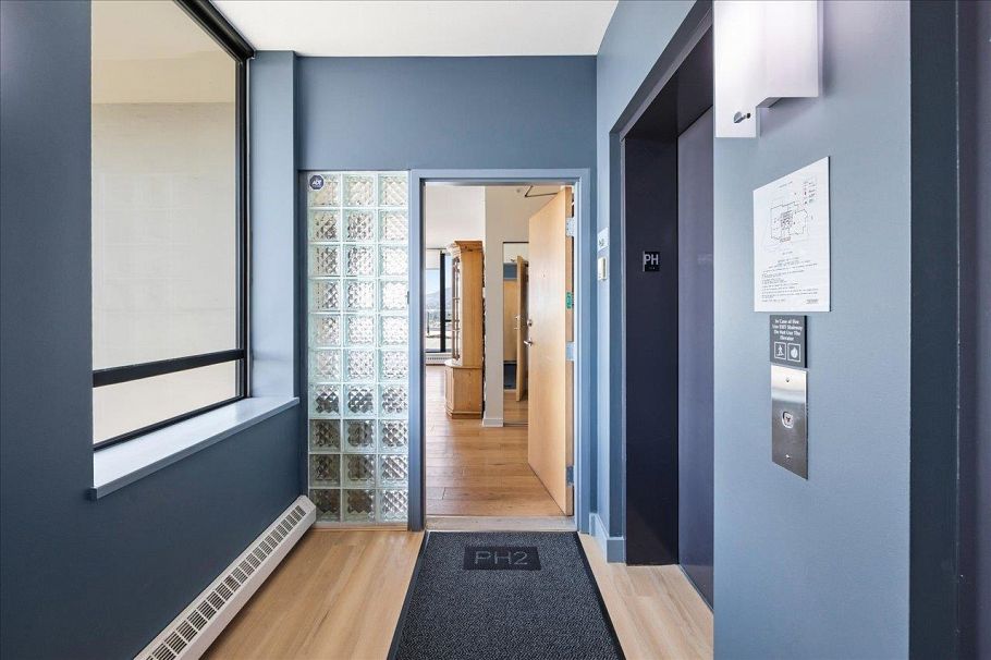 PH2 124 W 1st Street North Vancouver, BC - 25