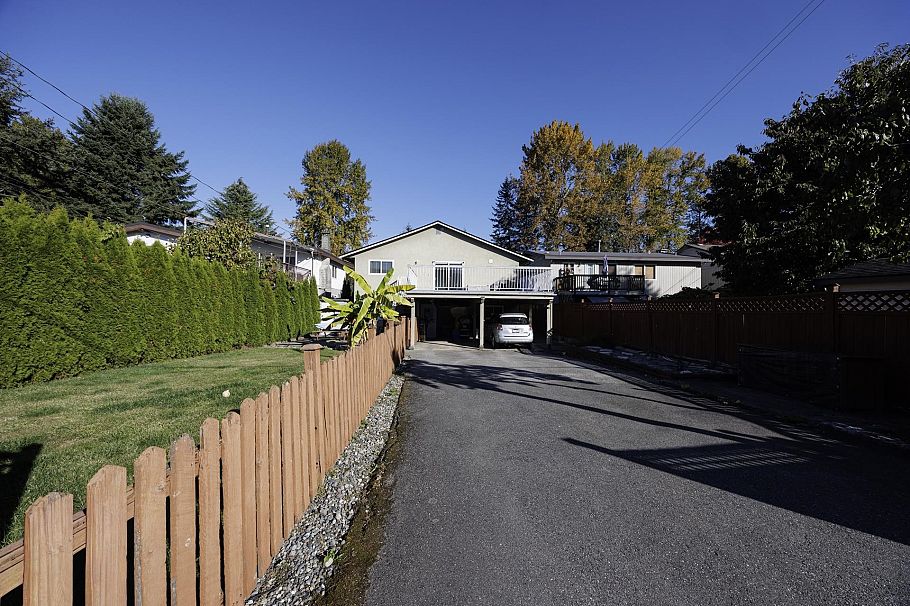 741 E 18th Street North Vancouver, BC - 36