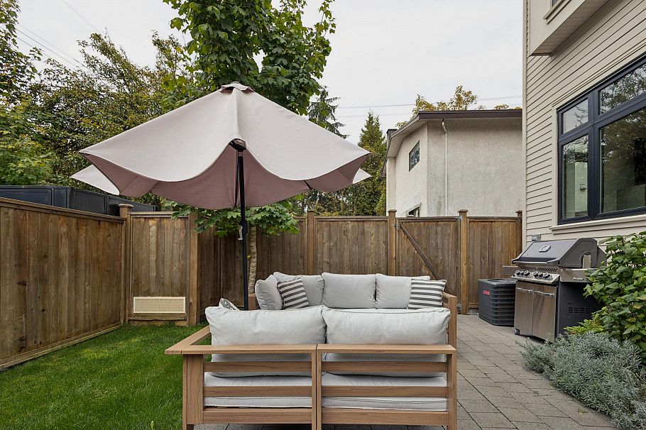 1014 E 16th Avenue Vancouver, BC - 18