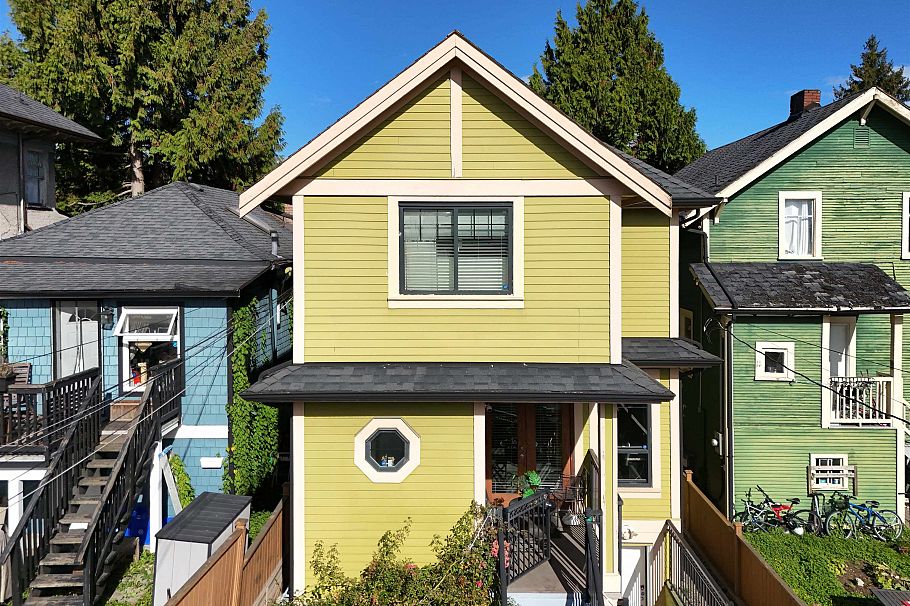 1124 E 12th Avenue Vancouver, BC - 1