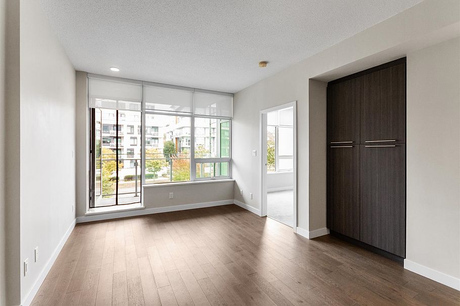 305 4963 Cambie Street Vancouver, BC - 5