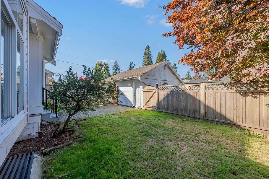 2411 George Street North Vancouver, BC - 34