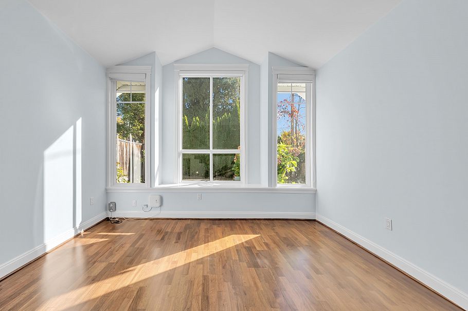 2411 George Street North Vancouver, BC - 14
