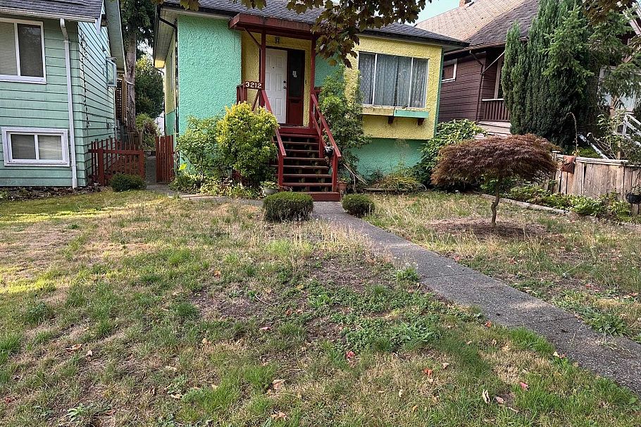 3212 W 6th Avenue Vancouver, BC - 2