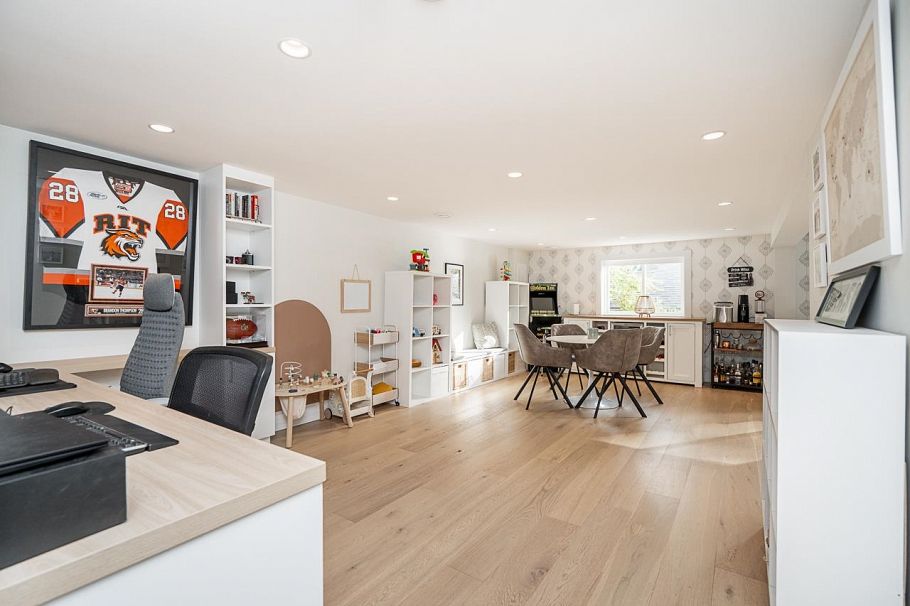 1361 E 15th Street North Vancouver, BC - 20