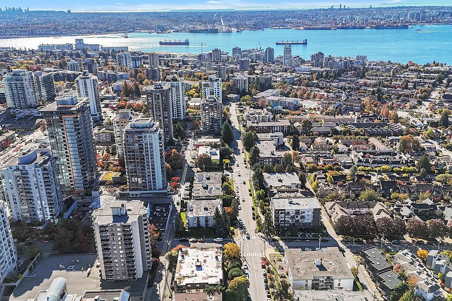 205 1610 Chesterfield Avenue North Vancouver, BC - 38
