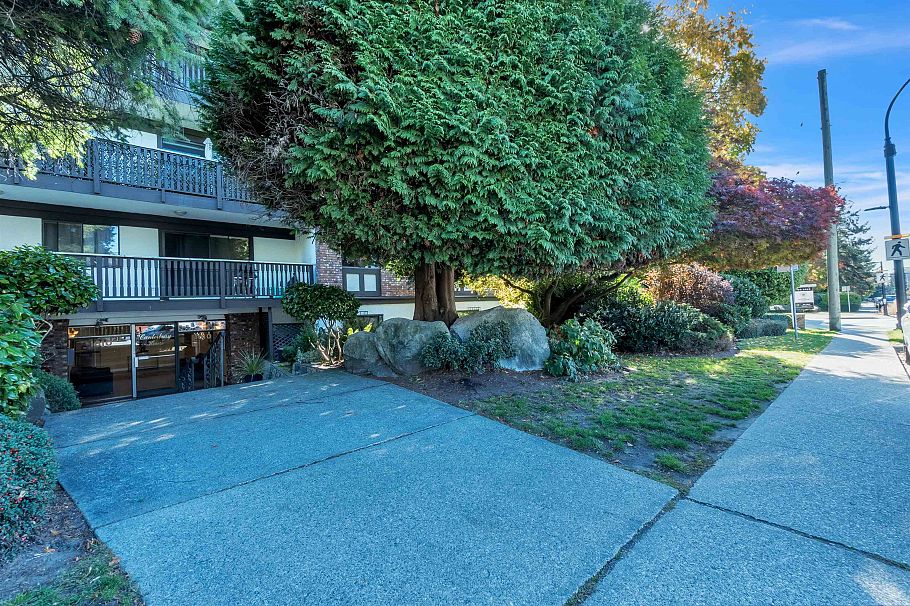 205 1610 Chesterfield Avenue North Vancouver, BC - 36