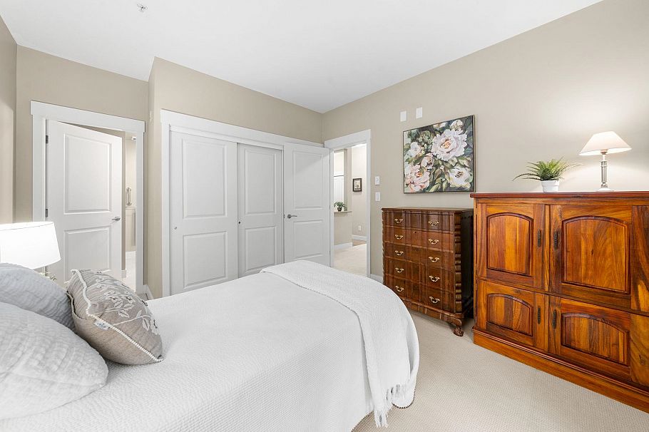 208 188 W 29 Street North Vancouver, BC - 25