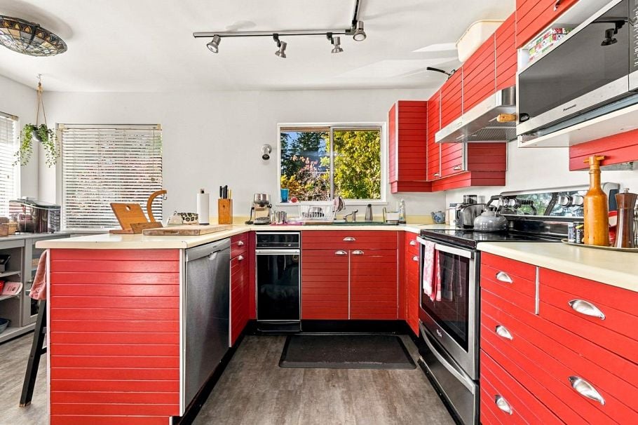 950 Tollcross Road North Vancouver, BC - 9