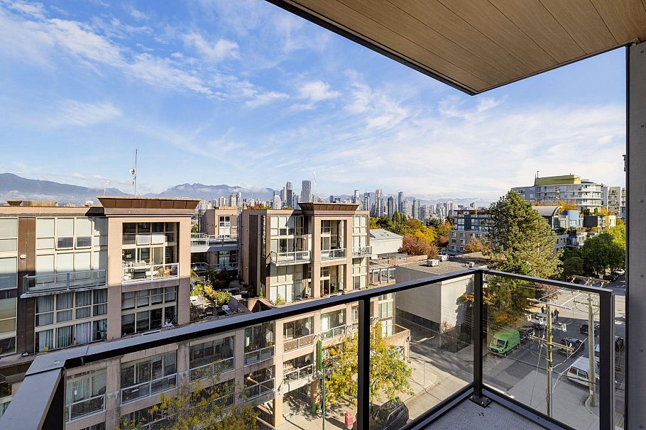 702 1530 W 6th Avenue Vancouver, BC - 1