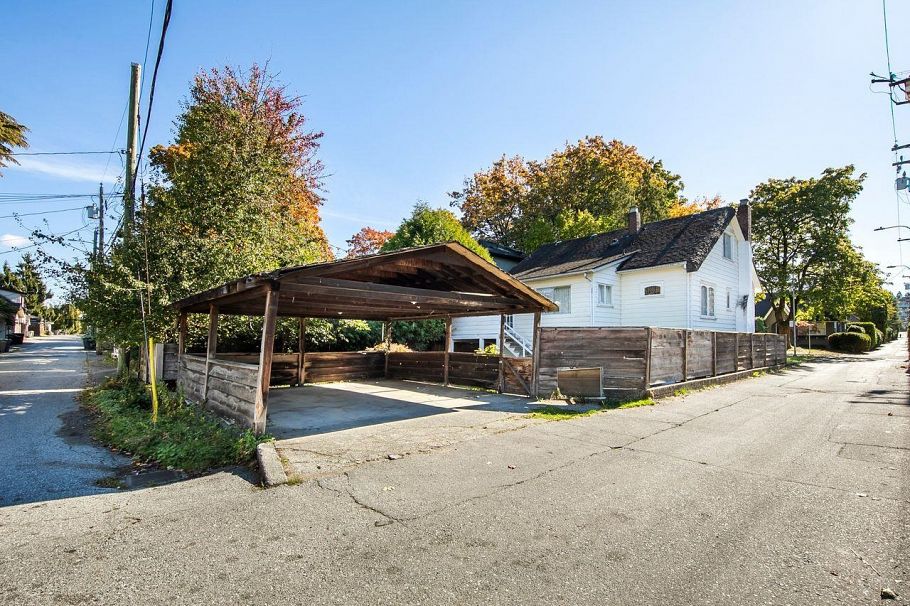 481 W 21st Avenue Vancouver, BC - 3