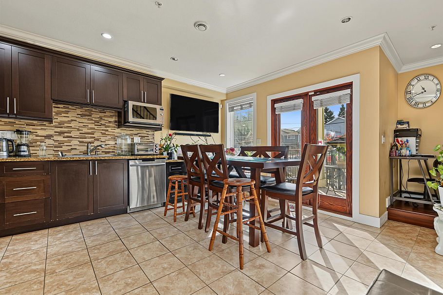 1124 E 12th Avenue Vancouver, BC - 35