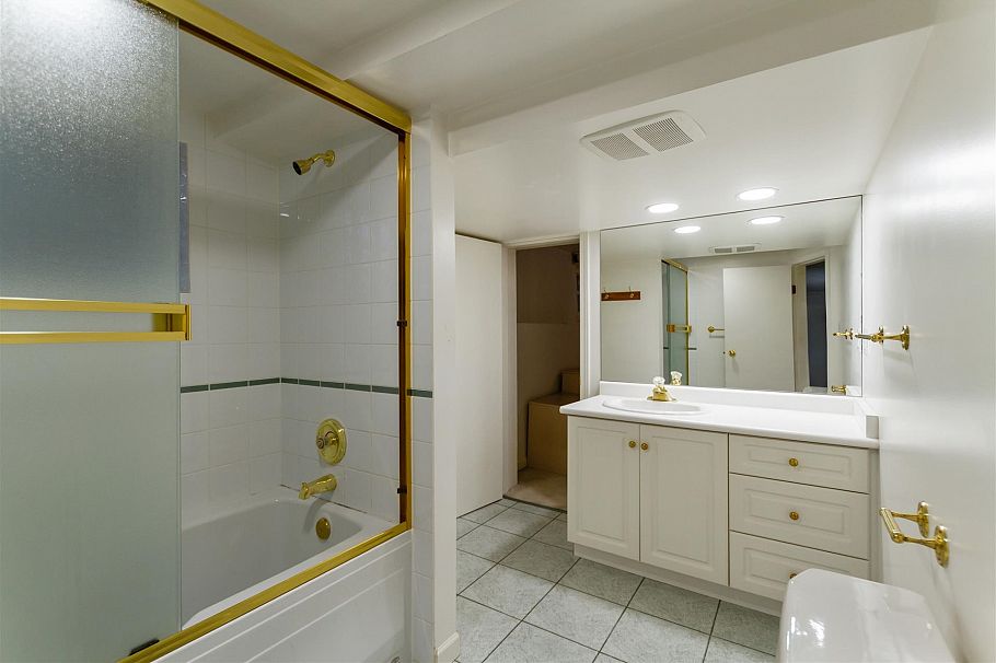 5861 Adera Street Vancouver, BC - 31