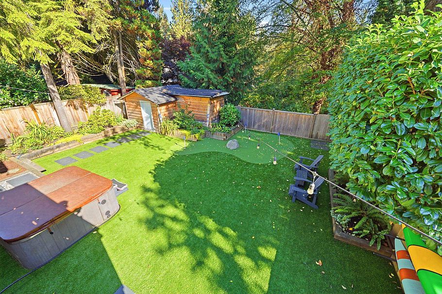 1720 Deep Cove Road North Vancouver, BC - 2