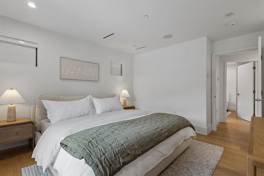 1014 E 16th Avenue Vancouver, BC - 24