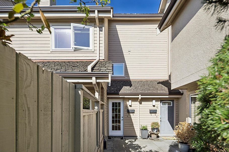3 230 W 15th Street North Vancouver, BC - 15