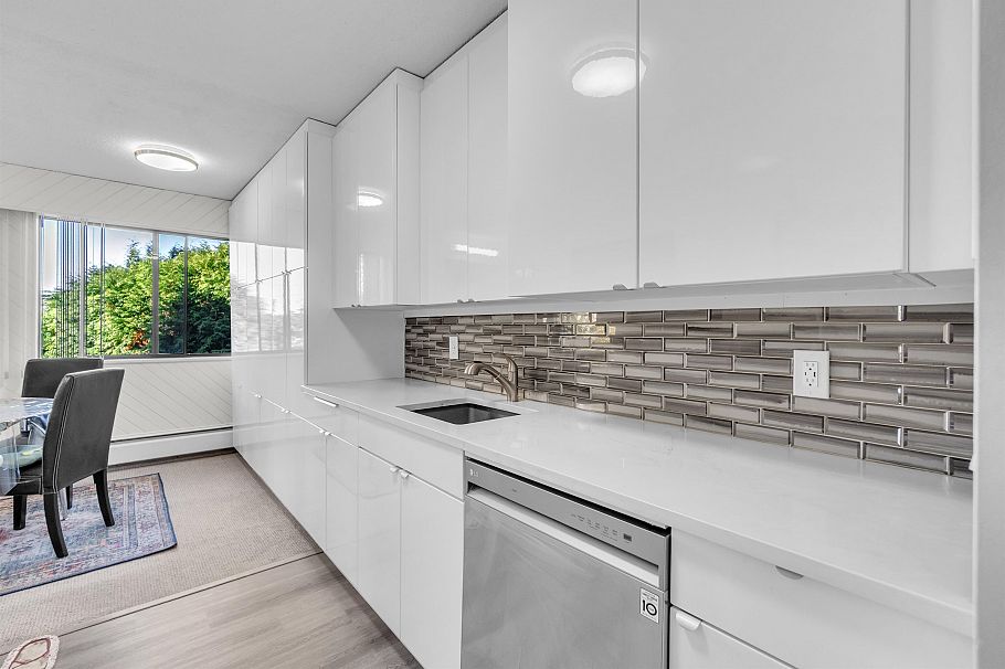 205 1610 Chesterfield Avenue North Vancouver, BC - 13
