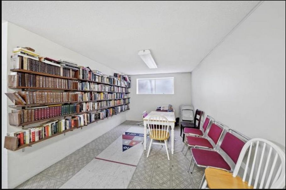 111 235 E 13th Street North Vancouver, BC - 26