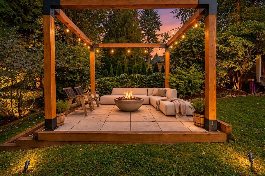 1361 E 15th Street North Vancouver, BC - 33