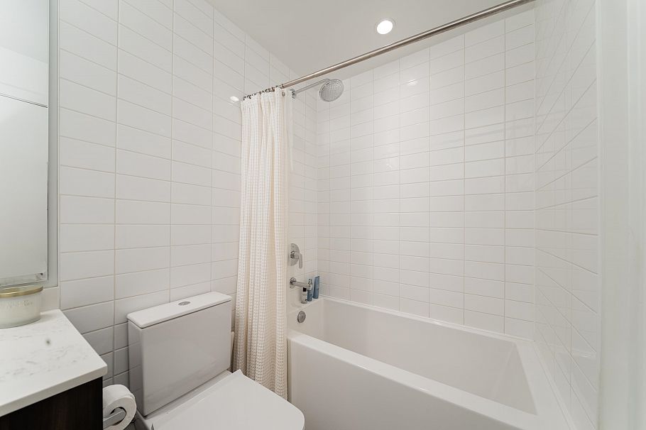 517 725 Marine Drive North Vancouver, BC - 21