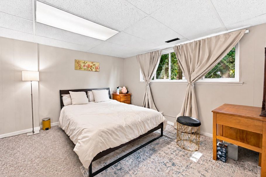 1033 Clements Avenue North Vancouver, BC - 27