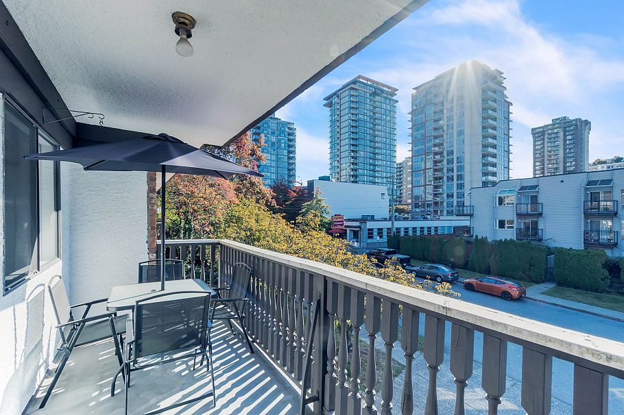 205 1610 Chesterfield Avenue North Vancouver, BC - 16