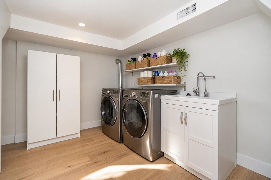 1361 E 15th Street North Vancouver, BC - 27