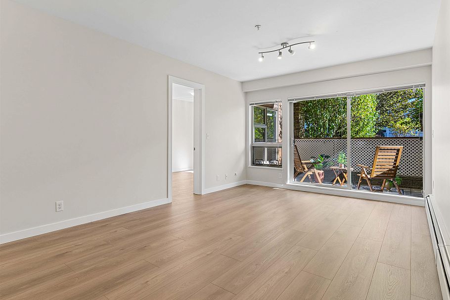 109 1033 St. Georges Avenue North Vancouver, BC - 2