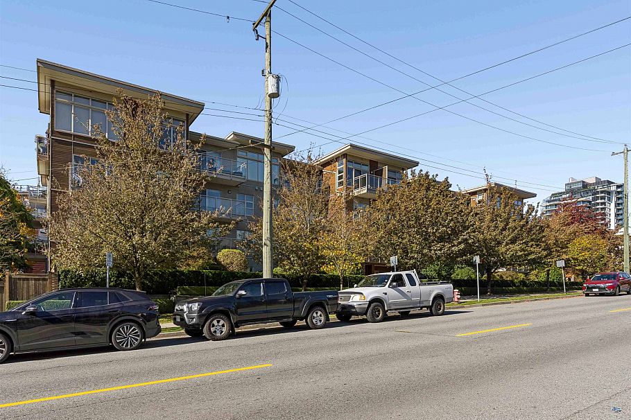 109 1033 St. Georges Avenue North Vancouver, BC - 24