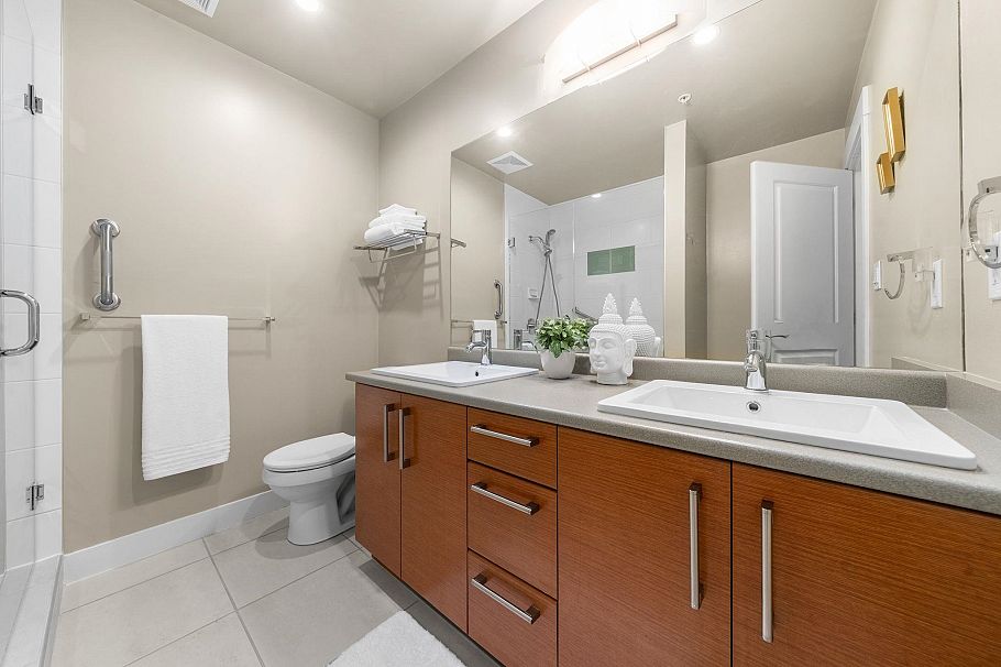 208 188 W 29 Street North Vancouver, BC - 26