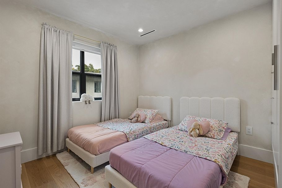 1014 E 16th Avenue Vancouver, BC - 28