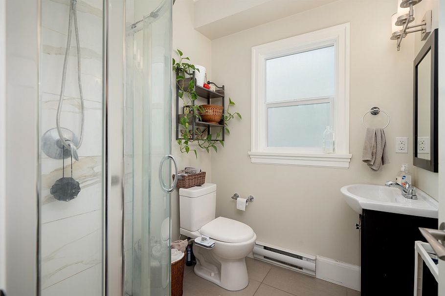 518 E 11th Avenue Vancouver, BC - 16