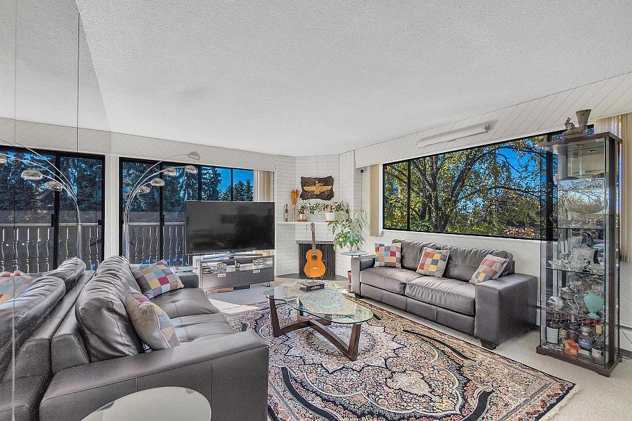 205 1610 Chesterfield Avenue North Vancouver, BC - 2