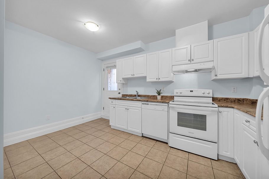 2411 George Street North Vancouver, BC - 32