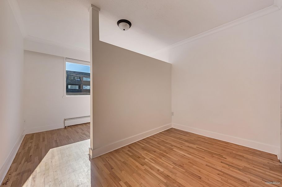 111 235 E 13th Street North Vancouver, BC - 18