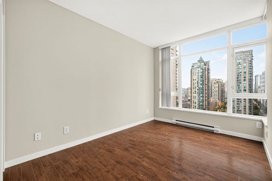 1201 480 Robson Street Vancouver, BC - 9