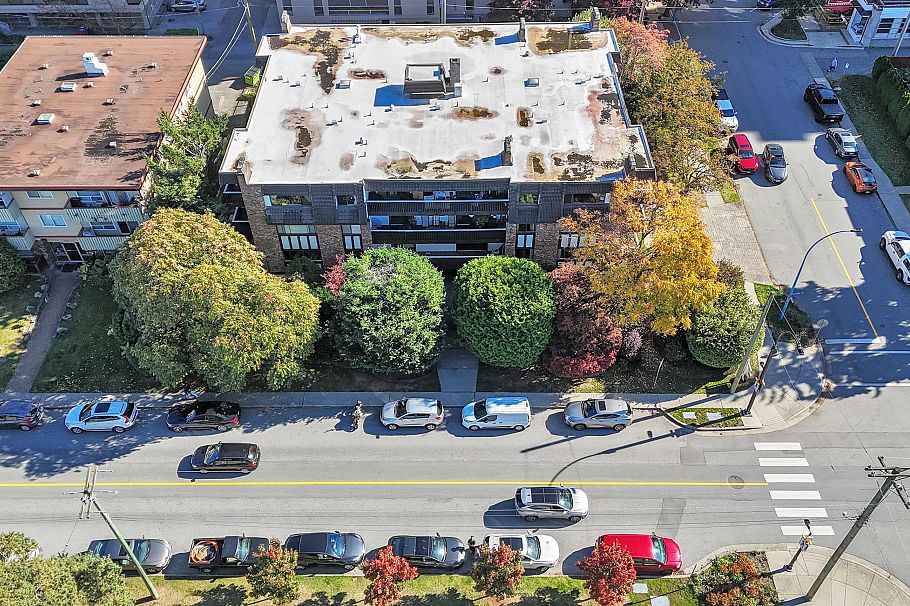 205 1610 Chesterfield Avenue North Vancouver, BC - 37