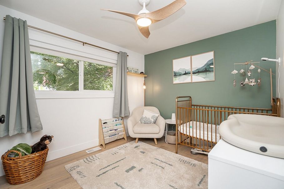 1361 E 15th Street North Vancouver, BC - 18
