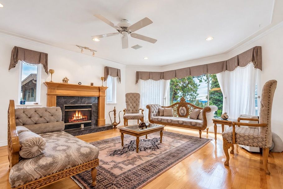 1224 E 14th Street North Vancouver, BC - 2