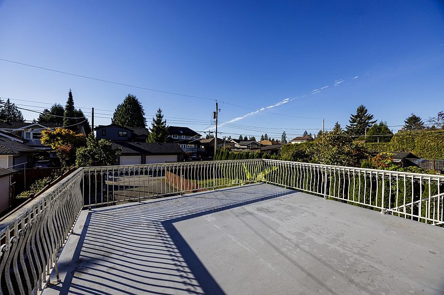 741 E 18th Street North Vancouver, BC - 10