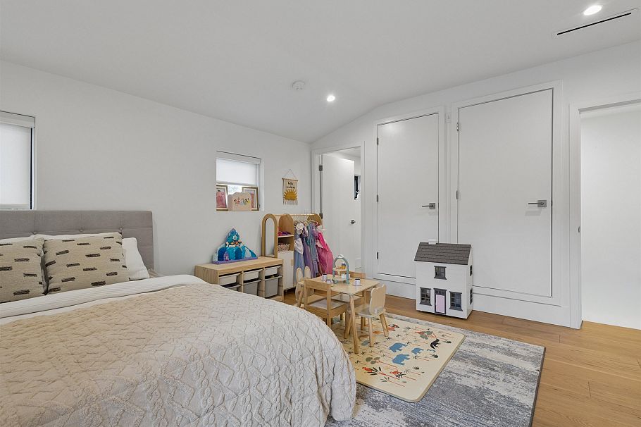 1014 E 16th Avenue Vancouver, BC - 32