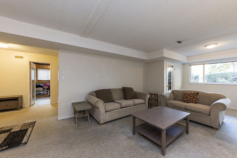 741 E 18th Street North Vancouver, BC - 26