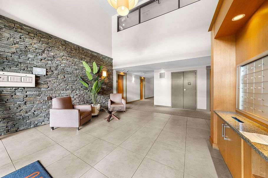 208 188 W 29 Street North Vancouver, BC - 5