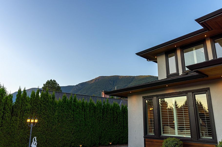 4168 Highland Boulevard North Vancouver, BC - 2