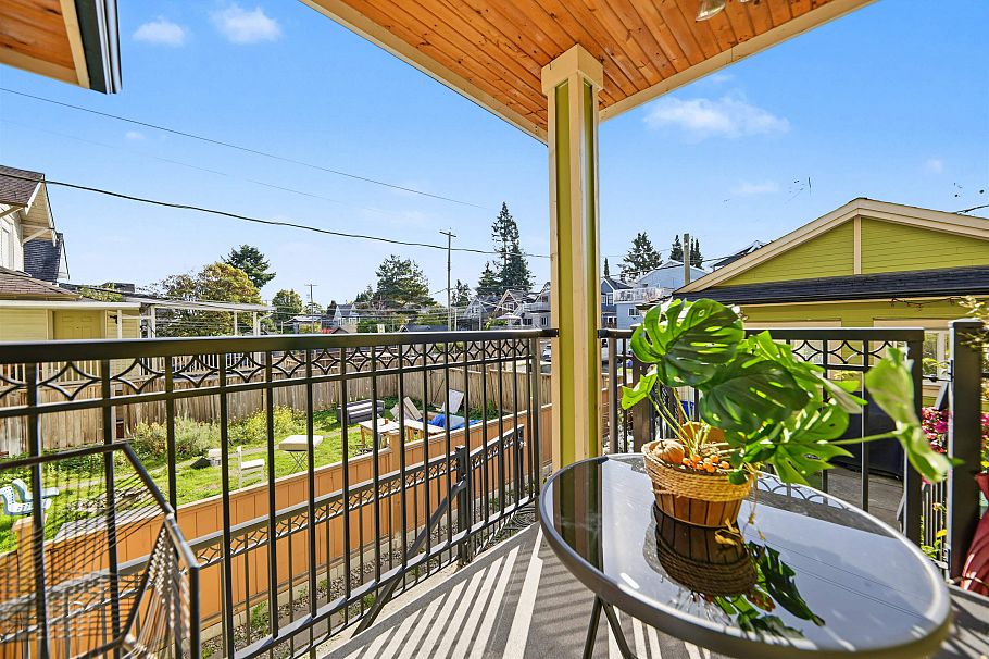 1124 E 12th Avenue Vancouver, BC - 8