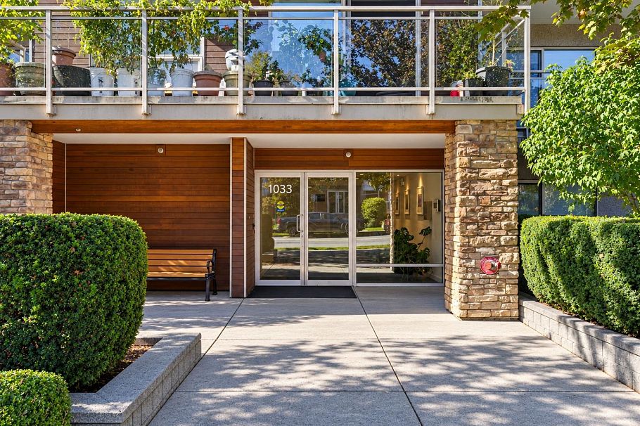 109 1033 St. Georges Avenue North Vancouver, BC - 21