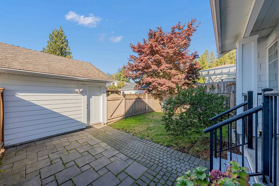 2411 George Street North Vancouver, BC - 36