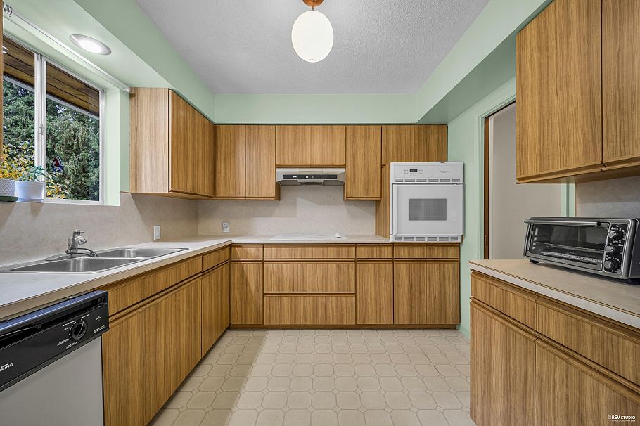 4578 Capilano Road North Vancouver, BC - 5