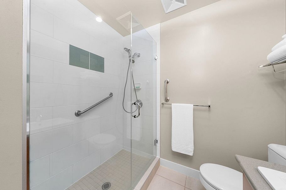 208 188 W 29 Street North Vancouver, BC - 27